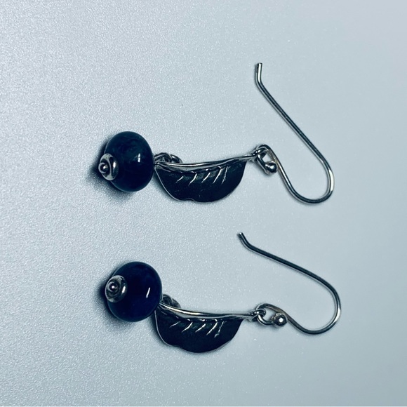 Silpada Vintage VERY RARE Sterling Leaf with Sodalite Bead French Wire E… - Picture 12 of 16